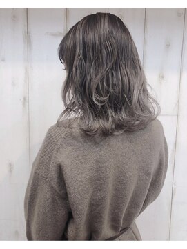 イェッカ(YECCA) バレイヤージュ×透明感グレージュ