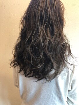 ポレン ドレッサーズ(Pollen Dressers) お洒落さバツグン◎立体的ロングヘア