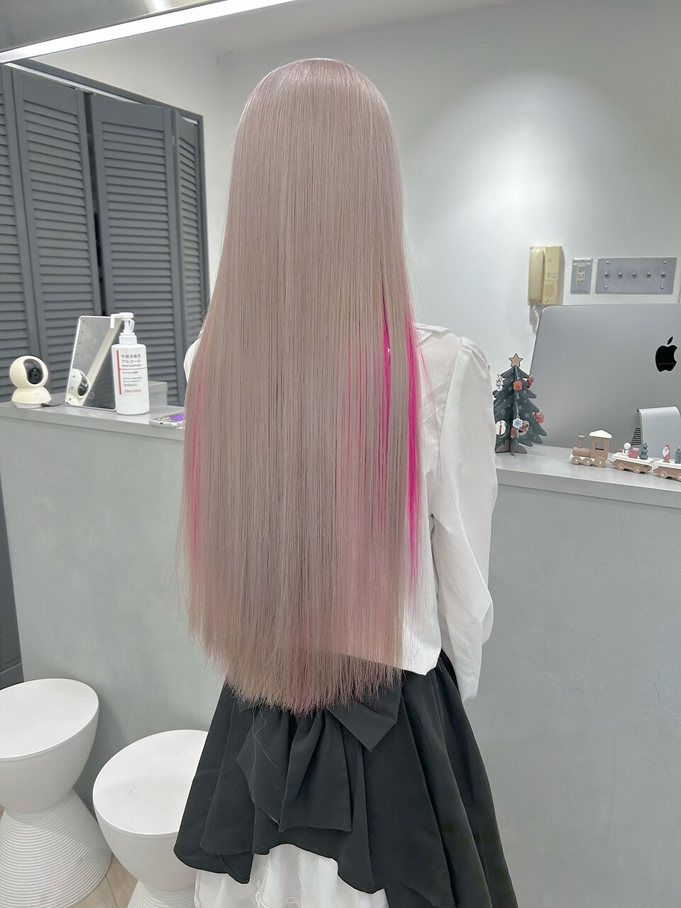 シルバー×ピンクインナーカラー【池袋、ケアブリーチ】：L174393187