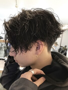 フィフスワン(fifth one) センターパートツイストスパイラルパーマメンズマッシュパーマ