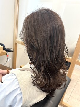 リュクスバトーバイトリコ 船橋南口店(Luxe BATEAU by tricot) ベージュカラー