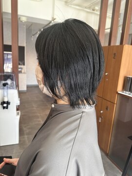 ブルー(blue) ショートウルフ　くびれボブ