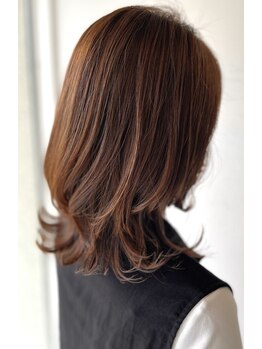 ヘアーアンドエステティック ヴェリス(hair&esthetic Velis)の写真/小顔効果と軽やかさで大人気のレイヤーカットもVelisで♪髪質、顔型に合わせ一番似合う可愛いを提案。