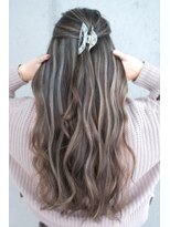 マリアナ(Mariana)&nbsp;ハイライトショートヘアレイヤーカットダブルカラー