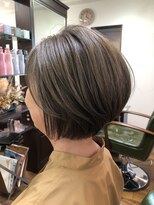 ウィズ(WITH)&nbsp;アッシュグレージュで透明感！大人ショートボブ