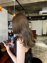 ニードジェリコ(NEED JERICHO)&nbsp;お顔周りレイヤーカットオリーブベージュカラー