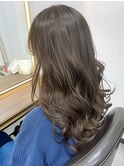 アッシュブラウン艶髪ウェーブ巻き