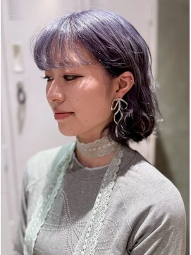 ナチュラル ヘアーデザイニング(Natural hair designing) ラベンダーグレージュ/外ハネ/ダブルカラー/シースルーバング