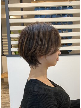 ベラルーチェ(Bella Luce) 首元すっきり 大人ショートボブ