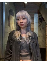 ヒュエ 表参道(Hue) ホワイトシルバー/クラゲカット/クラゲヘア