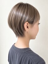 トップヘアー ガーデンヴィラ 安城(Garden Villa)&nbsp;安城丸みショートボブミルクティーベージュ白髪ぼかしハイライト