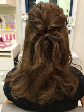 ヴィサージュファイン(VISAGE fine) オトナかわいい細リボンハーフアップ