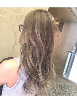 キー(key) グレージュ