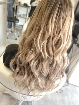 トゥエンティーフォー(24) 暑い夏こそ！派手髪で気分を盛り上げませんか？