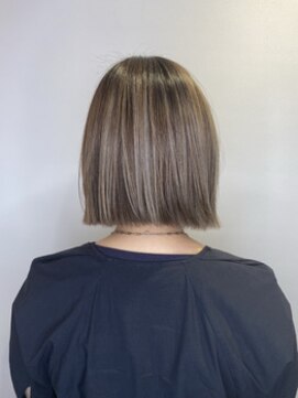 ナフィ バイ エイム 町田店(Nafie by eim) パッツンボブ×ハイライトカラー/ぷつっとボブ【町田/髪質改善】