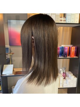 シュウ(SHU) 大人ミディアム・切りっぱなし