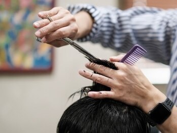 散髪屋ちょいすの写真/自分ではむずかしいひげ・眉の身だしなみもお任せください!気さくなオーナースタイリストが手際よく施術★