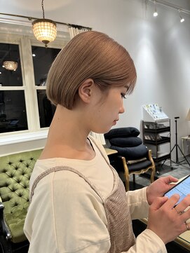 ニーナ(NINA) ハイトーンミニボブ