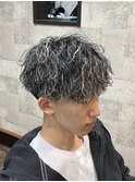 シルバーメッシュ×ツイストスパイラルパーマ