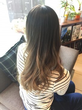 エム インターナショナル 春日部本店(EMU international) グラデーションアッシュカラー