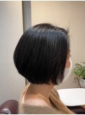 ナチュラル前下がりボブ