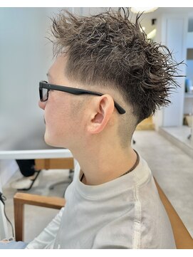 ロミーオム 本厚木(ROMMY. Homme) 刈り上げ短髪ツイストパーマアップバングショートメンズヘア