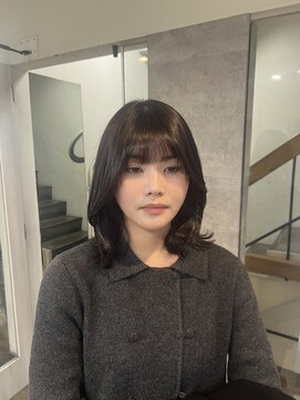 ハイル(KHAIR) ミディアムくびれレイヤースタイル