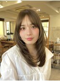 ミディアム　レイヤー　オリーブベージュ　シースルーバング