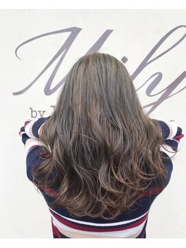 フィガロ ミリー 北生駒店(Figaro Mily) 美髪イメチェンホワイトブロンドハイライト×透明感×水素ケア