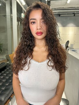 サンバレー(SUNVALLEY) スパイラルパーマ パーマ　外国人風パーマ　ロングヘア