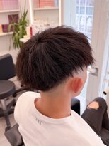 ルースト 心斎橋店(ROOST)&nbsp;刈り上げセンターパート/波巻きツイストスパイラル/心斎橋