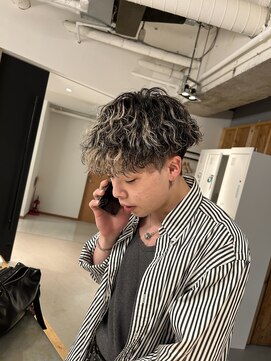 アカ(ACA) 波巻きパーマ札幌大通りメンズサロン