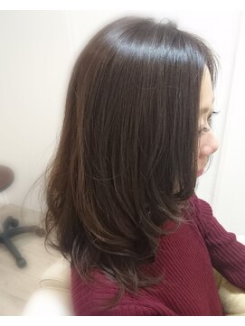 ウタリ ヘアーリラクゼーションアンドモア(うたり Hair Relaxation and More) プレミアアッシュベージュ