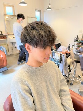 アンティコ(Antico) ソフトスパイラルマッシュ束感ツーブロック流行ショートモテ髪