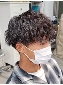 ツイストスパイラルパーマメンズマッシュツーブロック刈り上げ