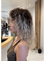 シアン 矢場町店(CYAN.)&nbsp;ブリーチパーマ×外国人風スパイラルパーマ