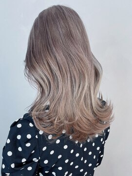 アルバム 新宿(ALBUM SHINJUKU) ホワイトベージュ_レッドブラウンハッシュカット_ba412181