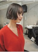 ミニボブ　顔まわりカット　ブリーチカラー