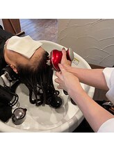 専用のクリームと幹細胞エキスで頭皮環境を健全に保つヘッドスパで頭皮改善