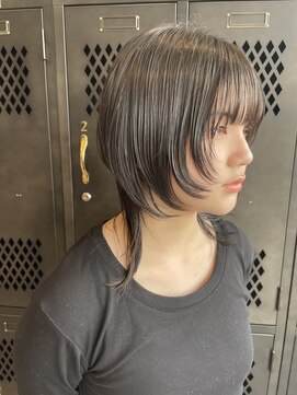 アチーブリス(achieve Liss) レイヤーウルフ小顔シースルーバング黒髪くびれヘア20代30代40代