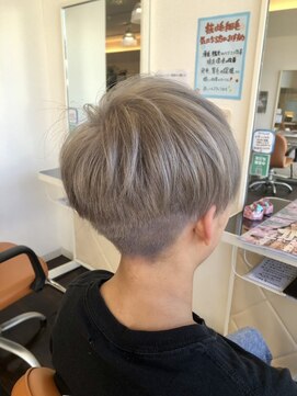 ヘアー スタイリスト(hair STYLIST) シルバーアッシュ☆