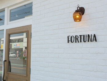 サロン デ ベレーザ フォルトゥーナ(salon de belleza FORTUNA)の写真/落ち着いた空間が心地良い、リラクゼーションヘアサロン◎自慢のヘッドスパでヘアケア&リフレッシュ◇