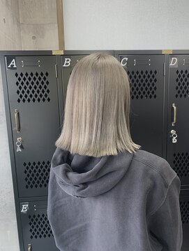 アンビシャス 小作店(ambitious) 切りっぱなしボブ×ハイトーンカラー