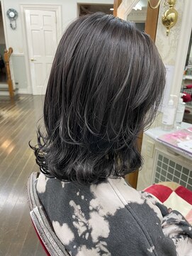 ２丁目３番地美容室 アッシュグレー