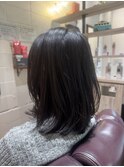 黒髪ミディアムレイヤー