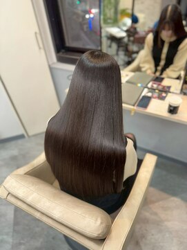 シシ 新宿(She 2.) ショコラベージュ/ツヤ髪スタイル/ニュアンスカラー/髪質改善