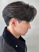 ニコトウキョウ 新宿(nico TOKYO)&nbsp;刈り上げセンターパートテーパーフェードカットニュアンスパーマ