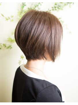オーガニックサロン フェイス 梅田店(organic salon face) 大人な前下がりのショートです。