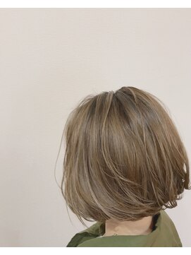 ラブロ サロン(Salon) ボブスタイルの外国人風カラー