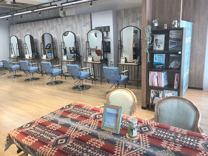 アグ ヘアー トーラス 八戸廿六日町店(Agu hair torus)の写真